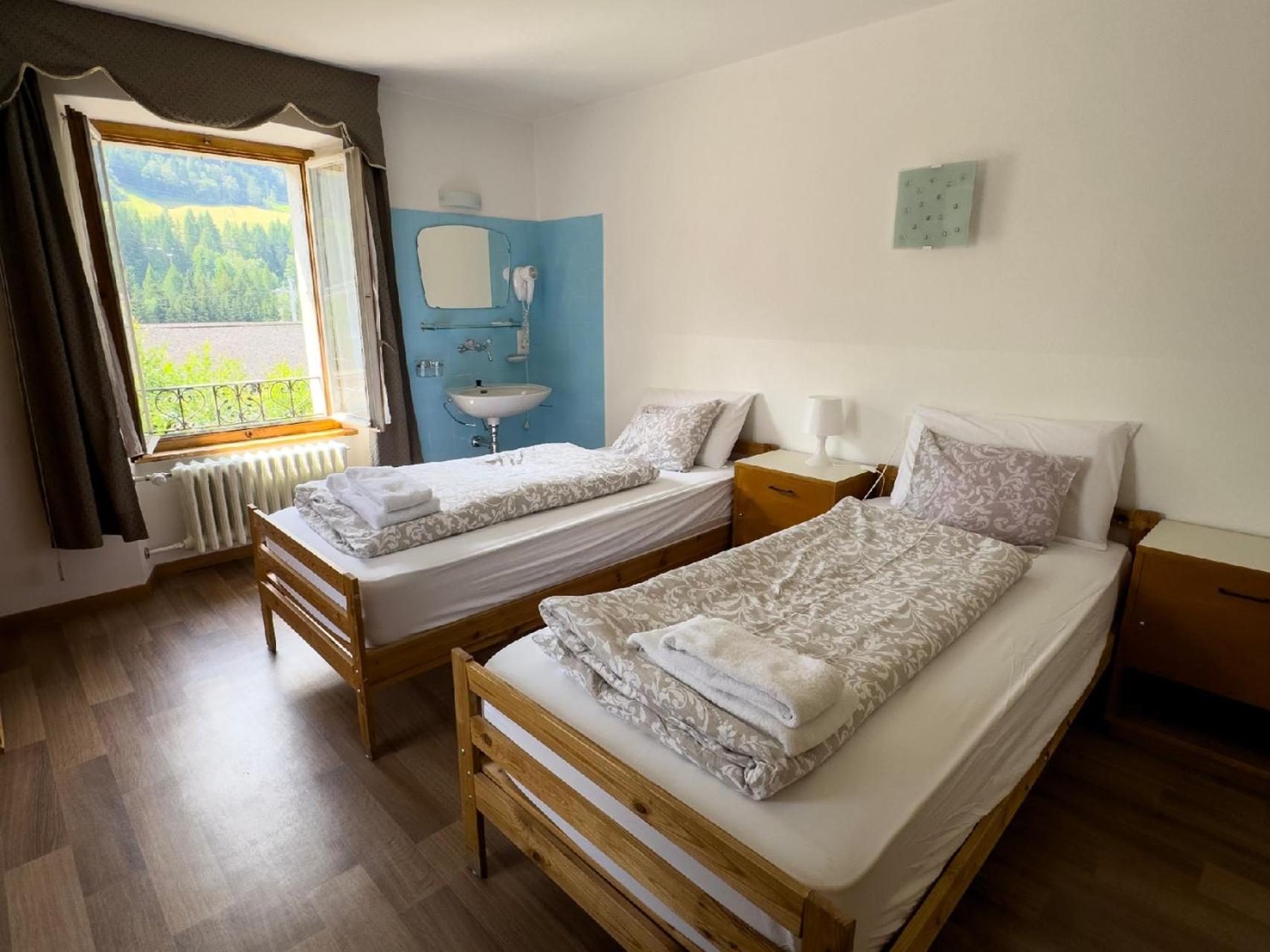 Des Alpes - Restaurant & Pizzeria Estalagem Airolo